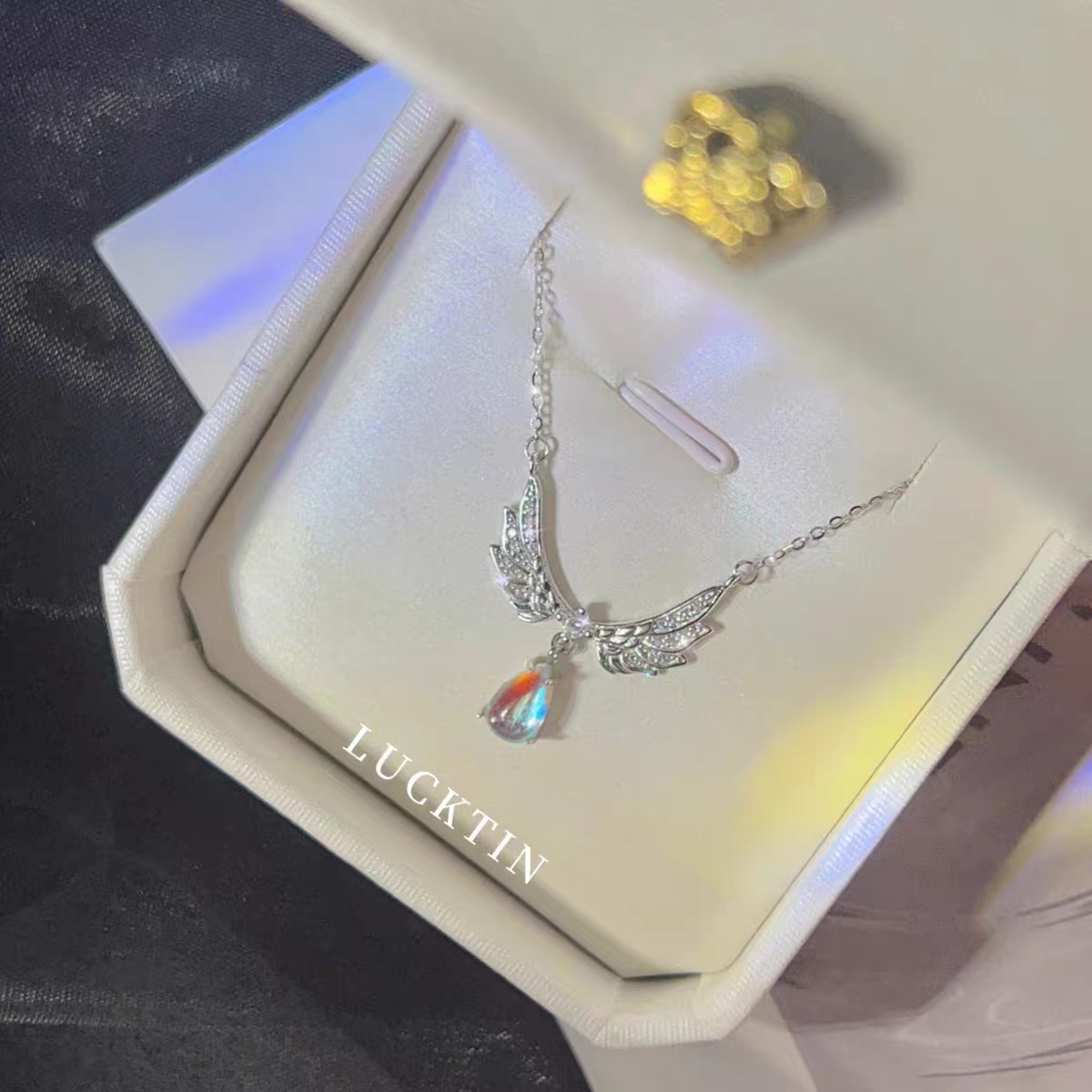 Angel Wings pendant necklaceAngel Wings pendant necklace doesn't have to be a thousand words to add to your love