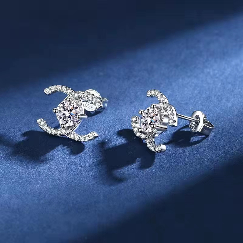 Women's earrings luxury jewelry, earrings is not only a kind of decoration, but also enhance the temperament of the accessories