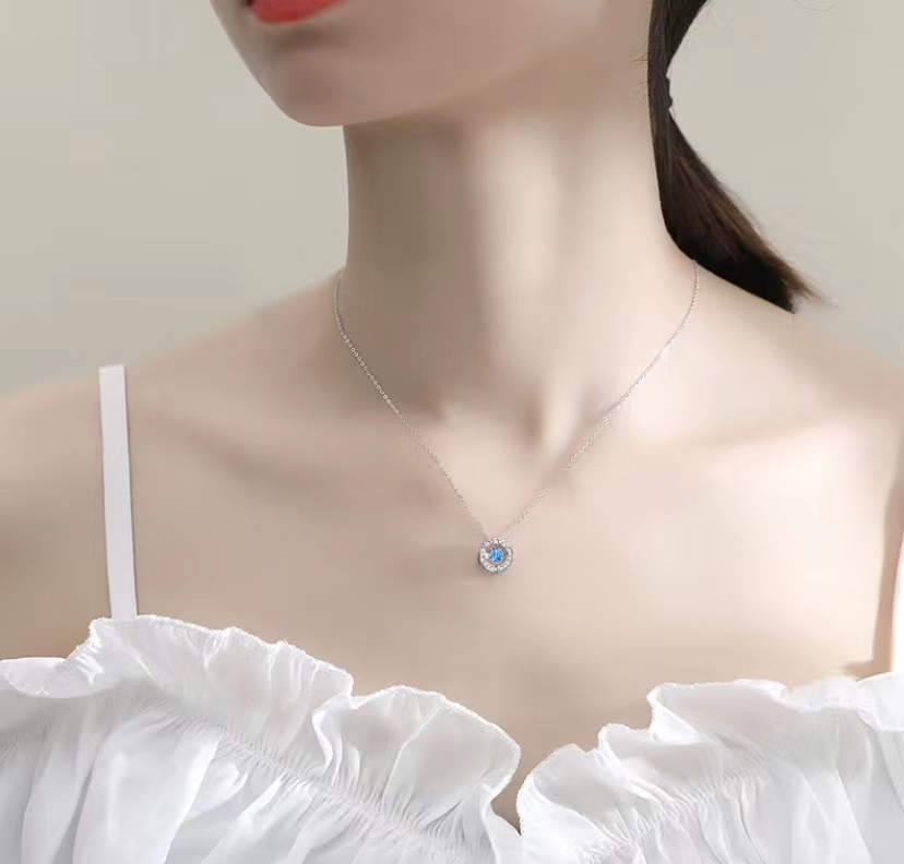Dynamic zircon blue pendant necklace, beating heart, romantic engagement