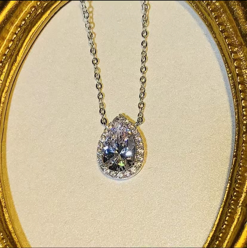 Water drop diamond cubic zircon pendant enlivens dreary winters with bright jewelry