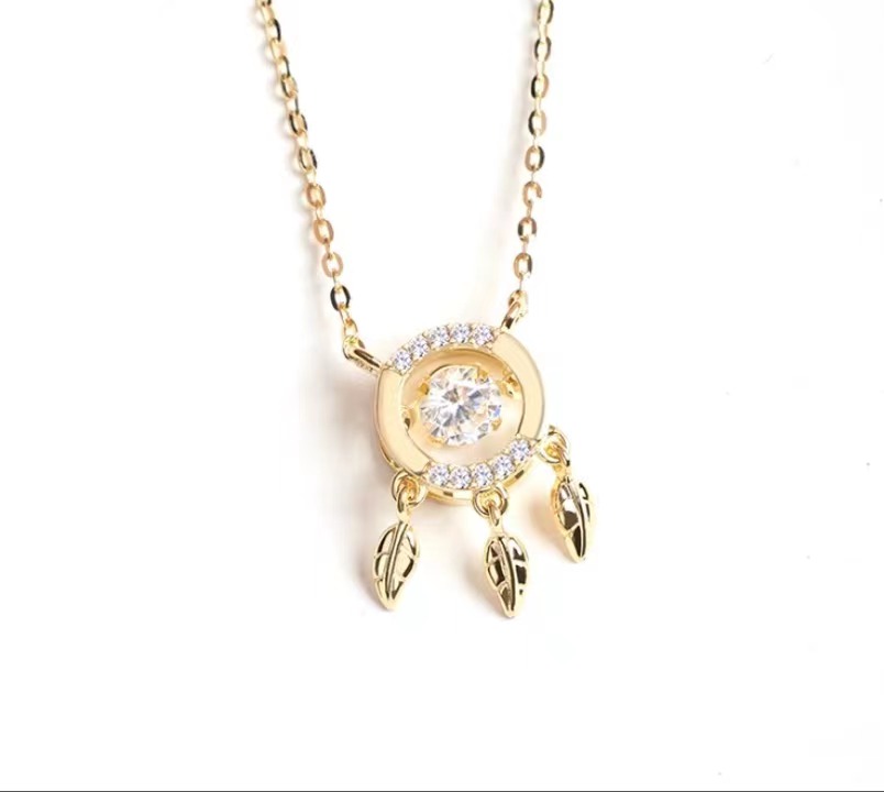 Sparkling cubic zirconia necklace can be extraordinary in its birth