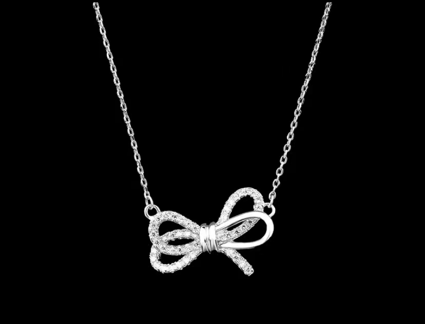 Ribbon bow pendant necklace shows the luxury aesthetics