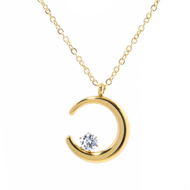 Moon crystal necklaceThe details are dramatic, the emotions are moving