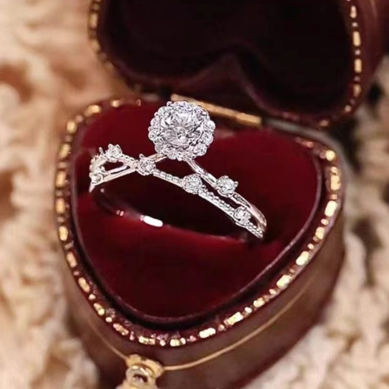Star engagement ring, ring is round, so there is no end, on behalf of eternity