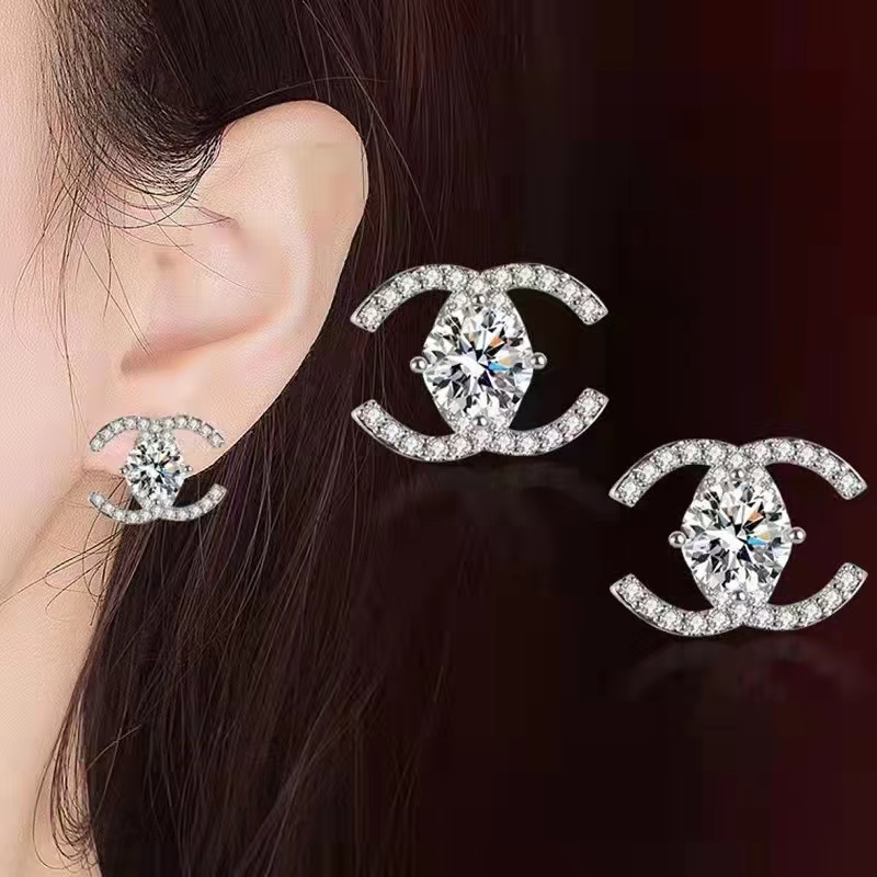 Women's earrings luxury jewelry, earrings is not only a kind of decoration, but also enhance the temperament of the accessories