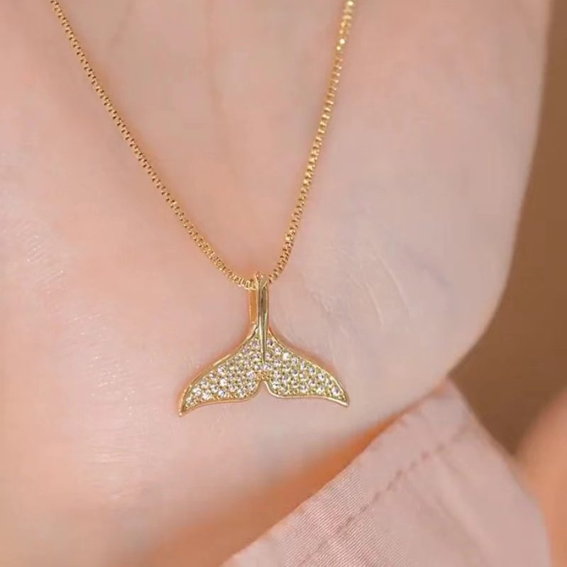 Diamond whale tail necklace, carefully selected, excellent quality