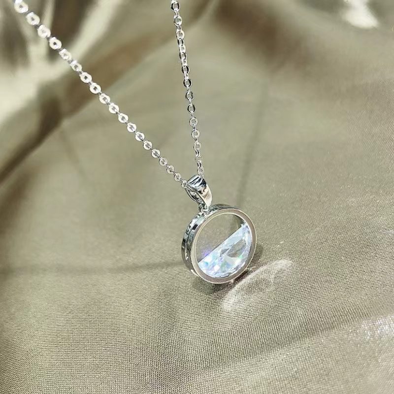 Semicircular zircon necklace, a warm and beautiful bouquet of flowers