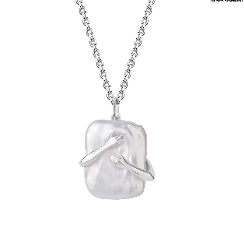 Baroque square freshwater pearl pendant stunning, naturally become the focus
