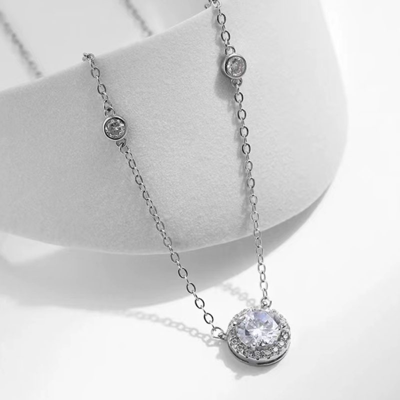 Charm zirconia pendant is a unique imprint of something extraordinary