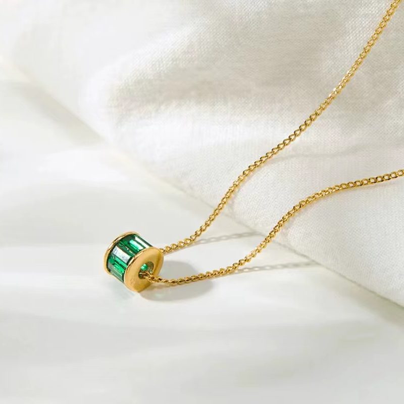 Green zircon crystal pendant necklaceTrue love is hard to find, so are treasures